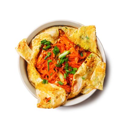 Fried noodles with omlette